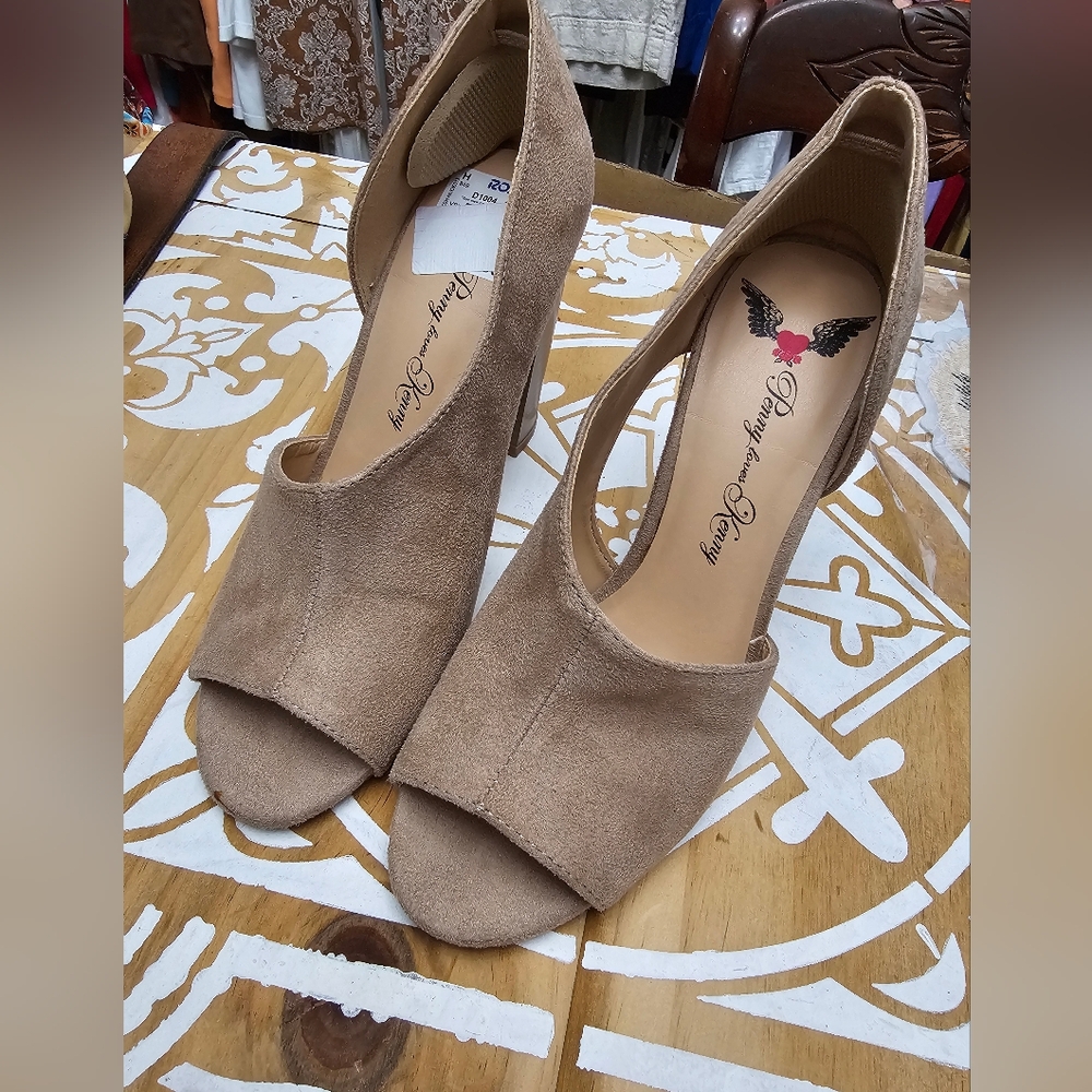 Block heel slip on